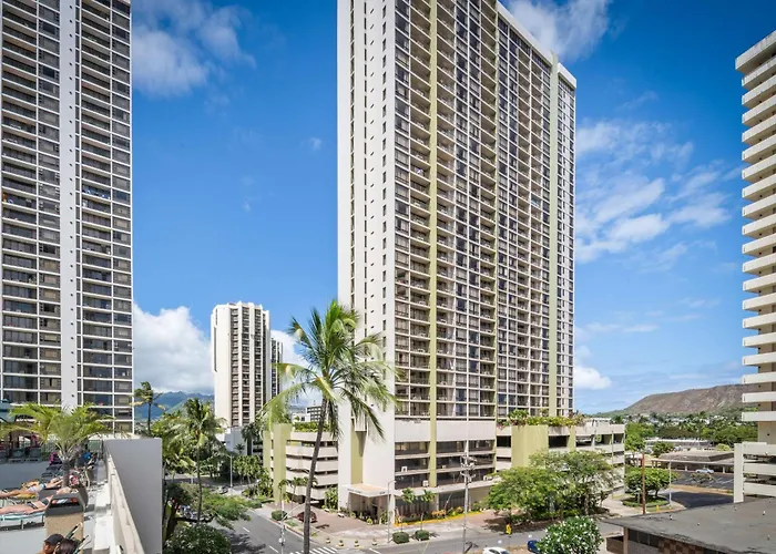 Hotel with view: Aston Waikiki Sunset