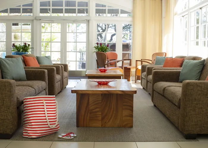 Lodge: Coconut Waikiki Hotel