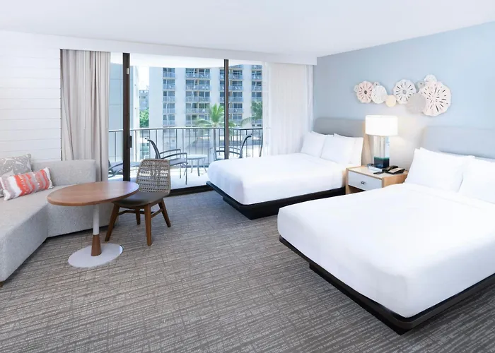 Hotel with pool: Waikiki Beach Marriott Resort & Spa